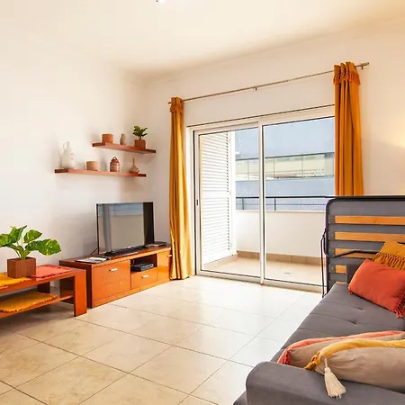 A04 - Large Modern 1 Bed With Pool