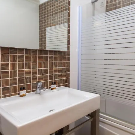A04 - Large Modern 1 Bed With Pool 아파트 라고스