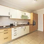 Διαμέρισμα A04 - Large Modern 1 Bed With Pool