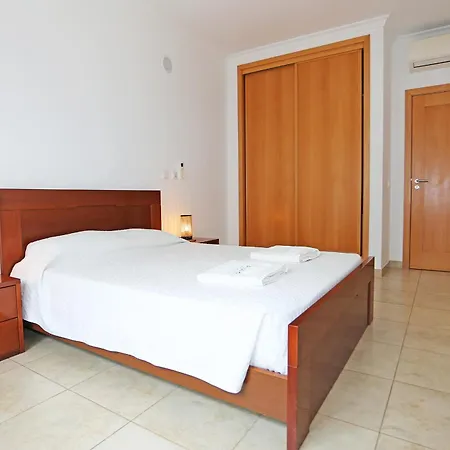 Apartment A04 - Large Modern 1 Bed With Pool Lagos