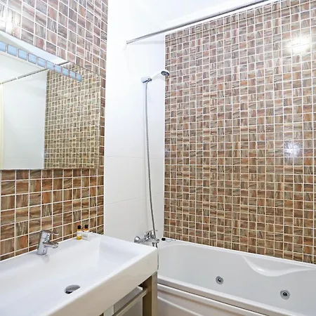 A04 - Large Modern 1 Bed With Pool Lagos