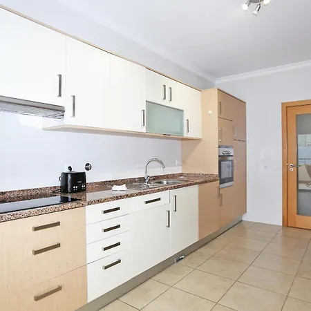 A04 - Large Modern 1 Bed With Pool * Lagos