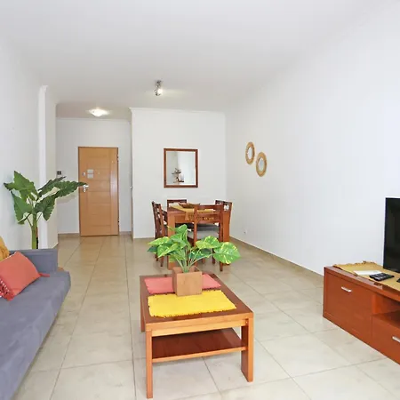 A04 - Large Modern 1 Bed With Pool