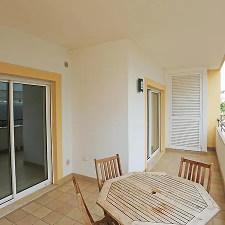 A04 - Large Modern 1 Bed With Pool *
