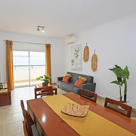 A04 - Large Modern 1 Bed With Pool *
