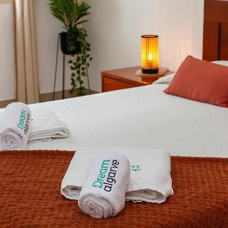 Apartmán A04 - Large Modern 1 Bed With Pool *