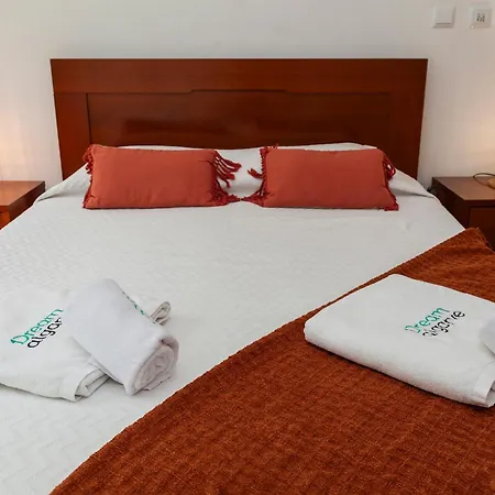 A04 - Large Modern 1 Bed With Pool *