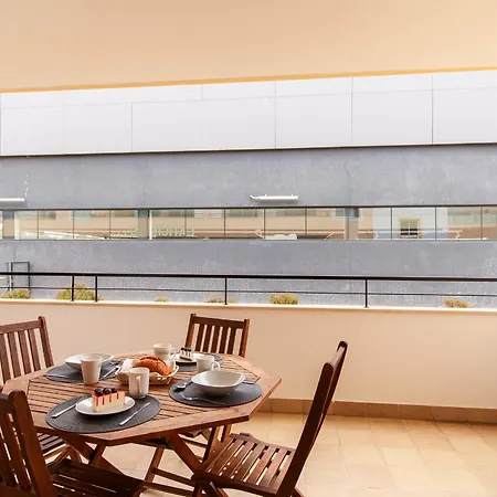 A04 - Large Modern 1 Bed With Pool Appartamento *