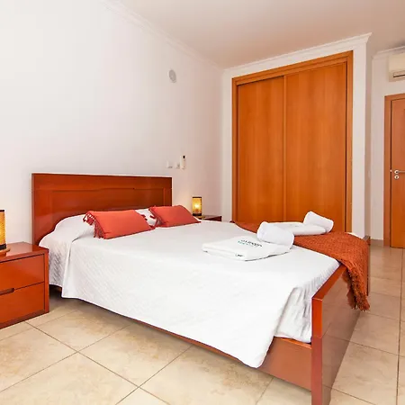 Apartmán A04 - Large Modern 1 Bed With Pool Lagos