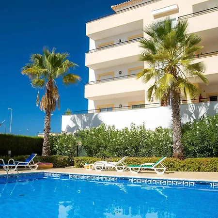 A04 - Large Modern 1 Bed With Pool *