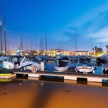 A04 - Large Modern 1 Bed With Pool Lagos