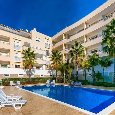 A04 - Large Modern 1 Bed With Pool *